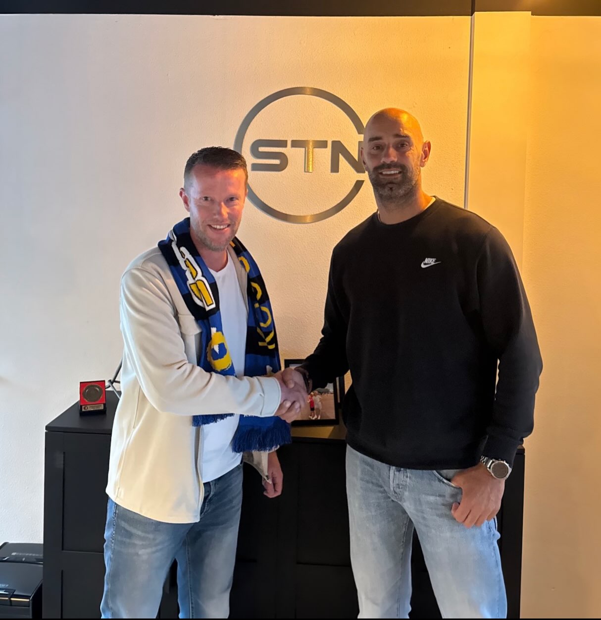 𝗠𝗲𝘁 𝘁𝗿𝗼𝘁𝘀 𝘃𝗲𝗿𝘄𝗲𝗹𝗸𝗼𝗺𝗲𝗻 𝘄𝗲 𝗦𝗧𝗡 𝗞𝗮𝘀𝘀𝗮𝘀𝘆𝘀𝘁𝗲𝗺𝗲𝗻 𝗮𝗹𝘀 𝗻𝗶𝗲𝘂𝘄𝗲 𝘀𝗽𝗼𝗻𝘀𝗼𝗿 𝘃𝗮𝗻 𝗼𝗻𝘇𝗲 𝗯𝘂𝘀𝗶𝗻𝗲𝘀𝘀𝗰𝗹𝘂𝗯!

STN Kassasystemen is al ruim 35 jaar specialist in kassasystemen en betaaloplossingen! STN helpt bedrijven om efficiënter te werken, meer overzicht te creëren en klanten sneller te bedienen. 

Met de komst van STN Kassasystemen verwelkomen we opnieuw een mooie zakelijke partner binnen onze businessclub. Een partner met kennis, ervaring en een breed scala aan oplossingen voor ondernemers. 

#kzkorfbal #businessclub #partner #vereniging